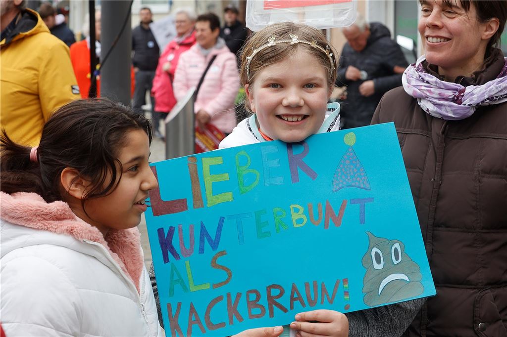 Kundgebung für Demokratie, Toleranz und Vielfalt und gegen Rassismus auf dem Markt in Fröndenberg
