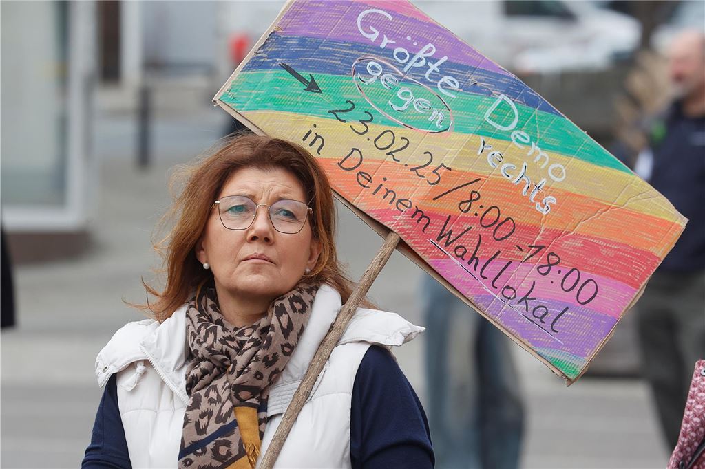 Kundgebung für Demokratie, Toleranz und Vielfalt und gegen Rassismus auf dem Markt in Fröndenberg
