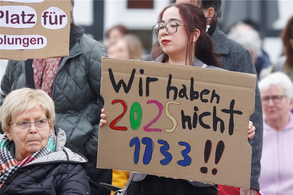 Kundgebung für Demokratie, Toleranz und Vielfalt und gegen Rassismus auf dem Markt in Fröndenberg