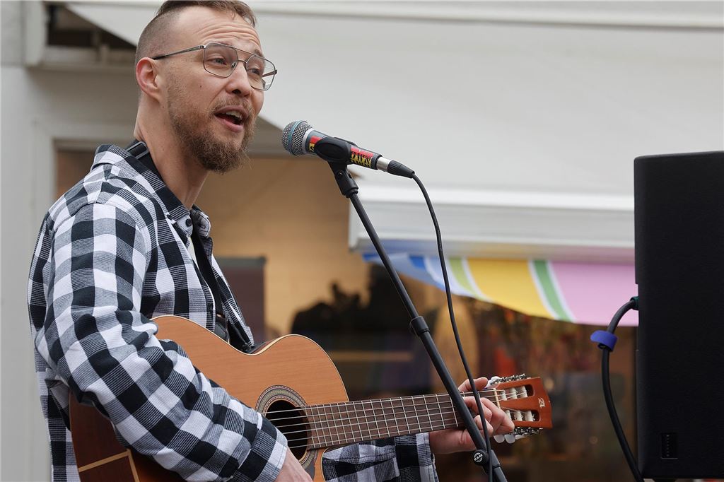 Kundgebung für Demokratie, Toleranz und Vielfalt und gegen Rassismus auf dem Markt in Fröndenberg