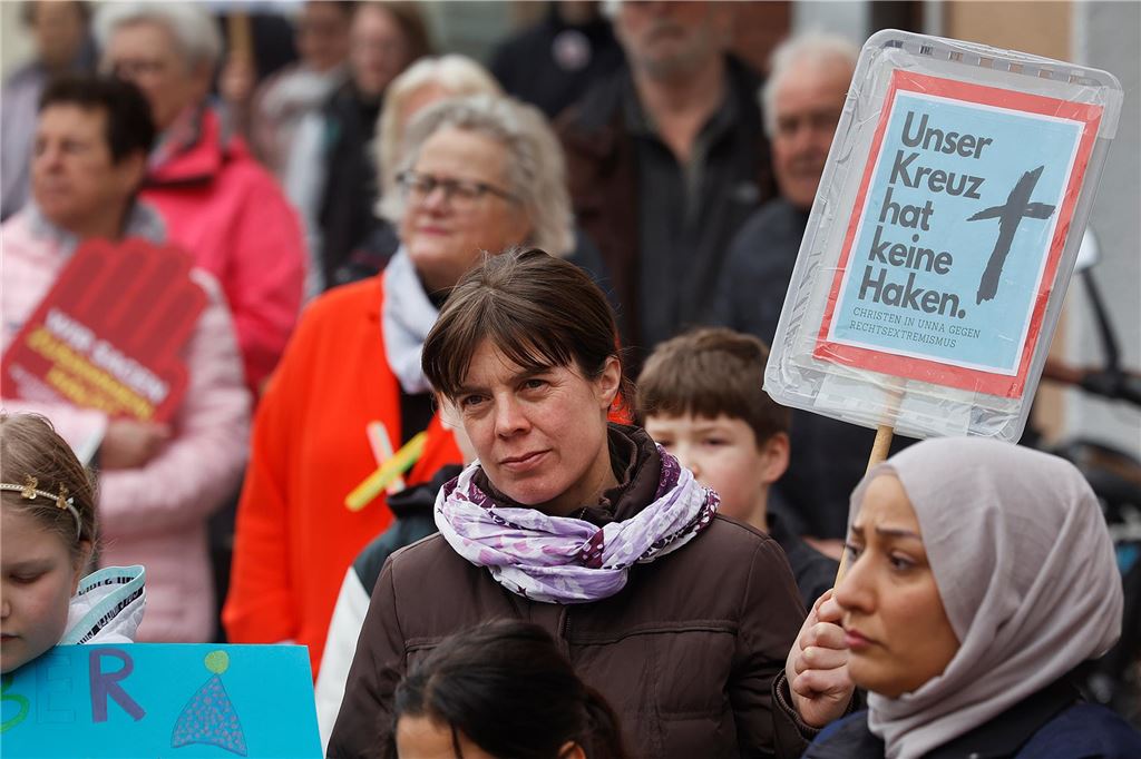 Kundgebung für Demokratie, Toleranz und Vielfalt und gegen Rassismus auf dem Markt in Fröndenberg