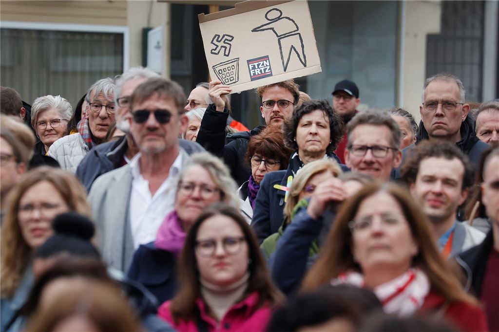 Kundgebung für Demokratie, Toleranz und Vielfalt und gegen Rassismus auf dem Markt in Fröndenberg