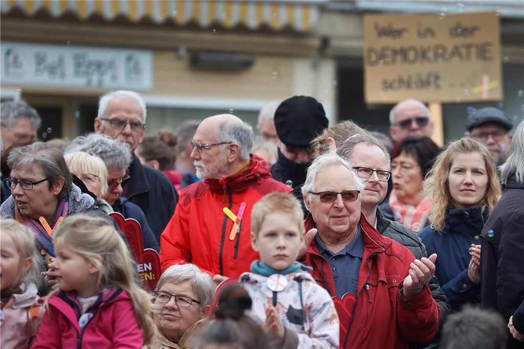 Kundgebung für Demokratie, Toleranz und Vielfalt und gegen Rassismus auf dem Markt in Fröndenberg