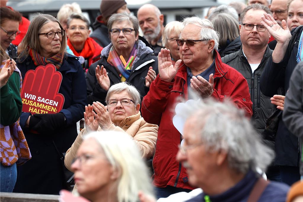 Kundgebung für Demokratie, Toleranz und Vielfalt und gegen Rassismus auf dem Markt in Fröndenberg