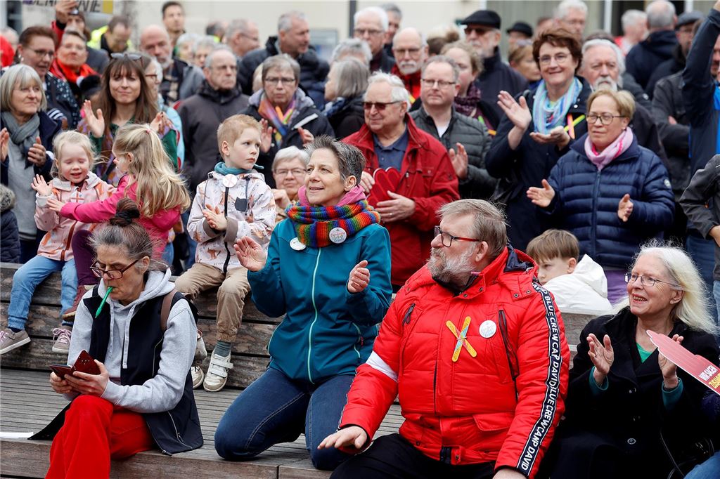 Kundgebung für Demokratie, Toleranz und Vielfalt und gegen Rassismus auf dem Markt in Fröndenberg