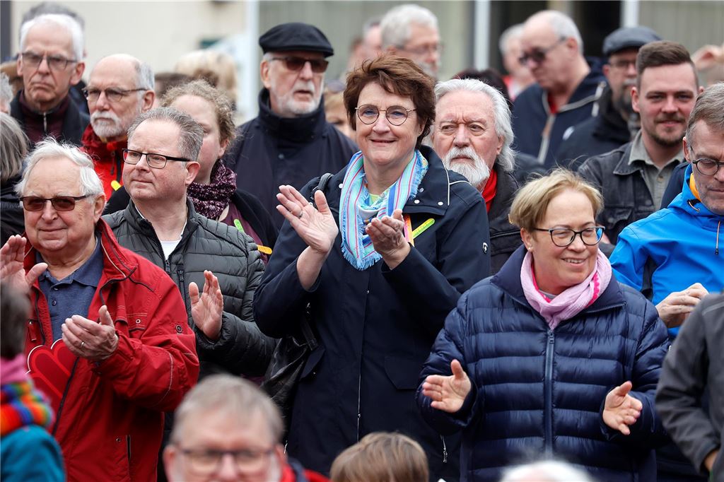 Kundgebung für Demokratie, Toleranz und Vielfalt und gegen Rassismus auf dem Markt in Fröndenberg