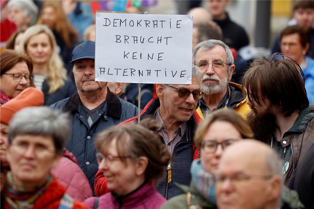 Kundgebung für Demokratie, Toleranz und Vielfalt und gegen Rassismus auf dem Markt in Fröndenberg