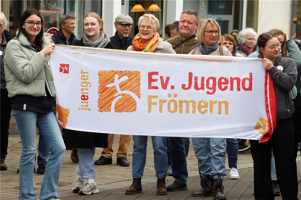 Kundgebung für Demokratie, Toleranz und Vielfalt und gegen Rassismus auf dem Markt in Fröndenberg
