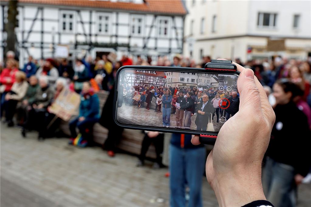 Kundgebung für Demokratie, Toleranz und Vielfalt und gegen Rassismus auf dem Markt in Fröndenberg