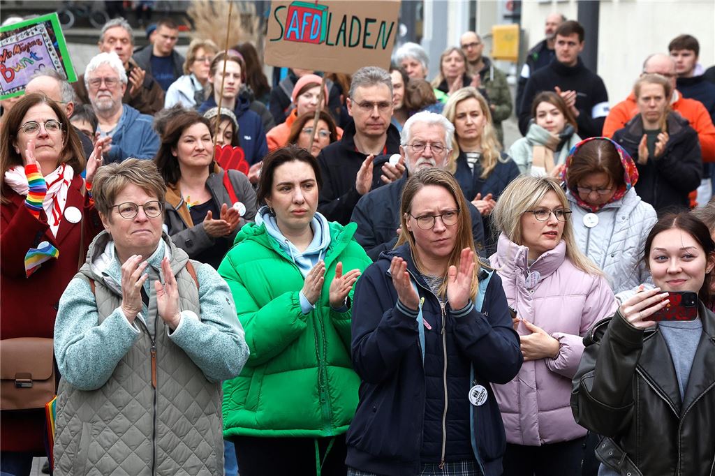 Kundgebung für Demokratie, Toleranz und Vielfalt und gegen Rassismus auf dem Markt in Fröndenberg