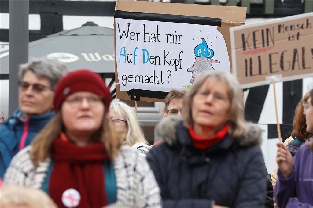 Kundgebung für Demokratie, Toleranz und Vielfalt und gegen Rassismus auf dem Markt in Fröndenberg