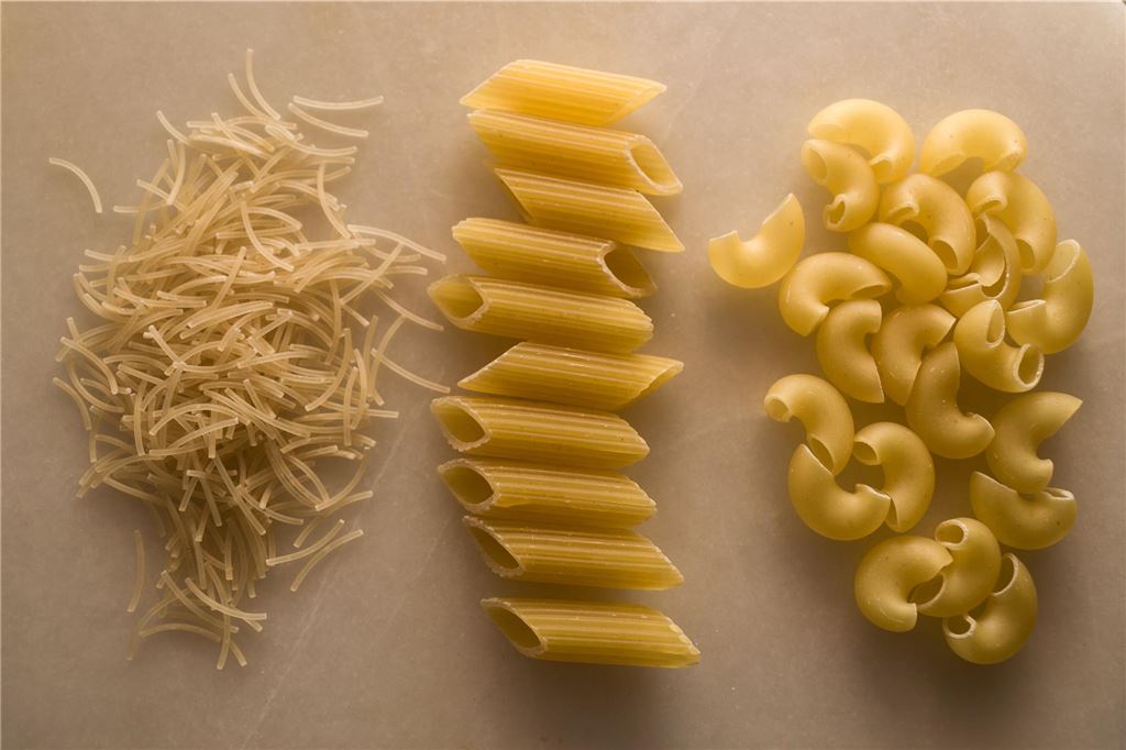 Mit Kindern essen gehen: Spaghetti à la Leitungswasser Kunst? Nein – Geschmackssache: Nudeln ohne alles schmecken nach nichts.