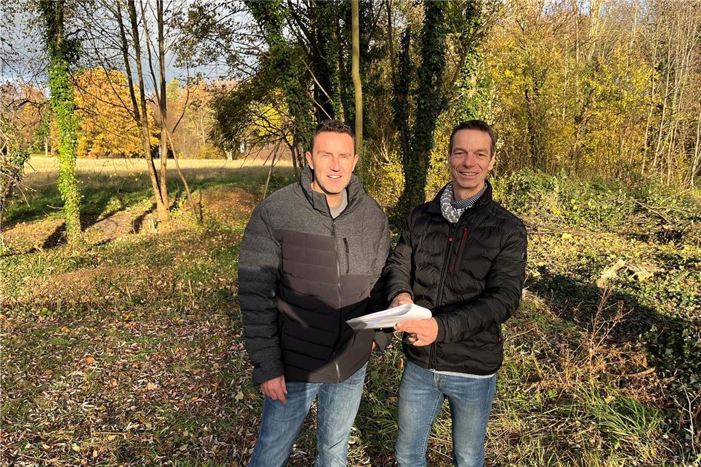 Nicht nur Theorie: Neues Pflegekonzept für den Kurpark Kurpark-Besucher Christian Breßler hat schon im Herbst mit Michael Witthüser darüber gesprochen, dass der Kurpark dringend ein Pflegekonzept braucht, in dem festgehalten wird, welcher Bereich wie zu pflegen ist.