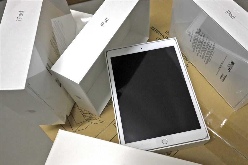 Technik an Schulen: Für neue Tablets fehlt das Geld Laptops und Tablets: Rund 1300 Endgeräte sind mittlerweile an vier Grundschulen und zwei weiterführenden Schulen in Holzwickede im Einsatz.