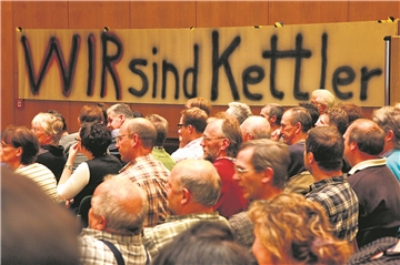 „Lasst uns die Zukunft gestalten. Gebt Kettler eine Chance!“ Der Ausruf erfolgte am Ende der Betriebsversammlung im März 2006 in der Stadthalle Werl, zu der Geschäftsführung und Arbeitnehmervertreter geladen haben. Das Hoffen und Bangen der Kettlerianer hat sich über 15 Jahre hingezogen. Am Montag wurde das endgültige Aus verkündet.