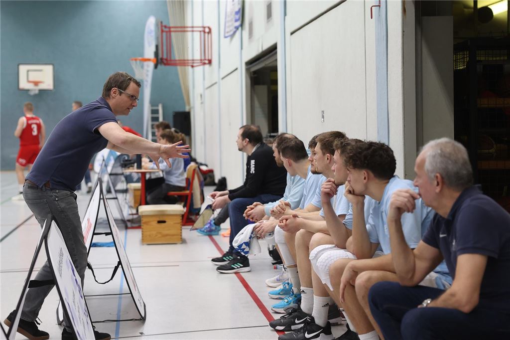 LippeBaskets Werne meistern die Generalprobe gegen den TV Gerthe Christoph Henke spricht zu seiner Mannschaft.