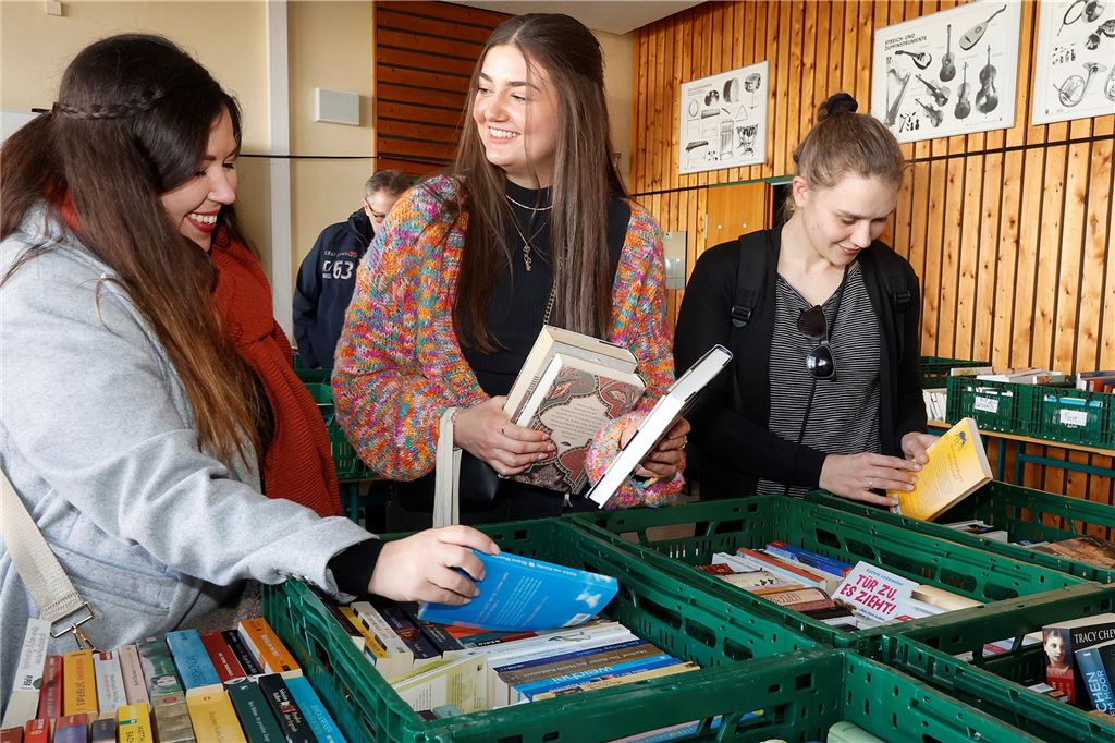 Viele Fotos vom Design- und Kreativmarkt: Holzwickeder Frühling im Schulzentrum
