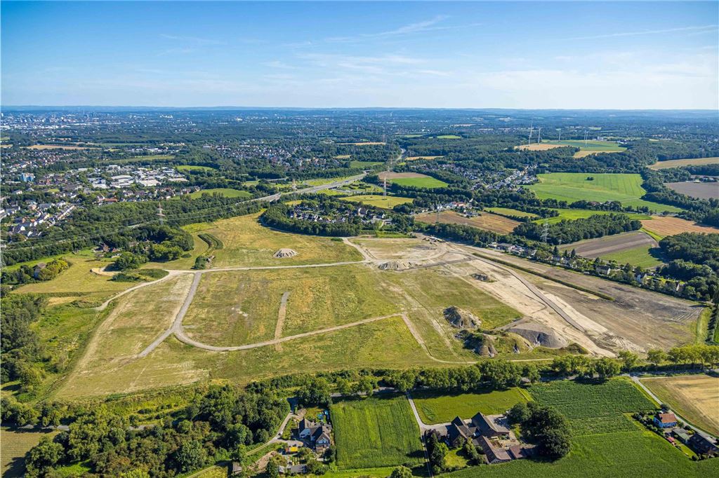 Luftbild, Baustelle auf dem Gelände des ehemaligen Steinkohlekraftwerks Gustav Knepper und Zeche Gustav, für einen neuen Gewerbepark Nierhausstraße, Fernsicht, Oestrich, Dortmund, Ruhrgebiet, Nordrhein-Westfalen, Deutschland