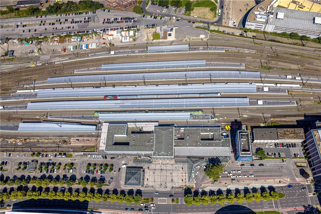 Luftbild, Hbf hauptbahnhof, Dortmund und Bahnsteige, Bahnhofsgebäude und Bahnhofsvorplatz, City, Dortmund, Ruhrgebiet, Nordrhein-Westfalen, Deutschland