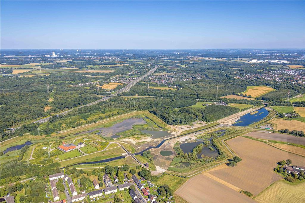 Luftbild, Hochwasserrückhaltebecken Mengede / Emscher-Auen, Hof Emschertal, Fluss Emscher, Fernsicht, Ickern, Castrop-Rauxel, Ruhrgebiet, Nordrhein-Westfalen, Deutschland