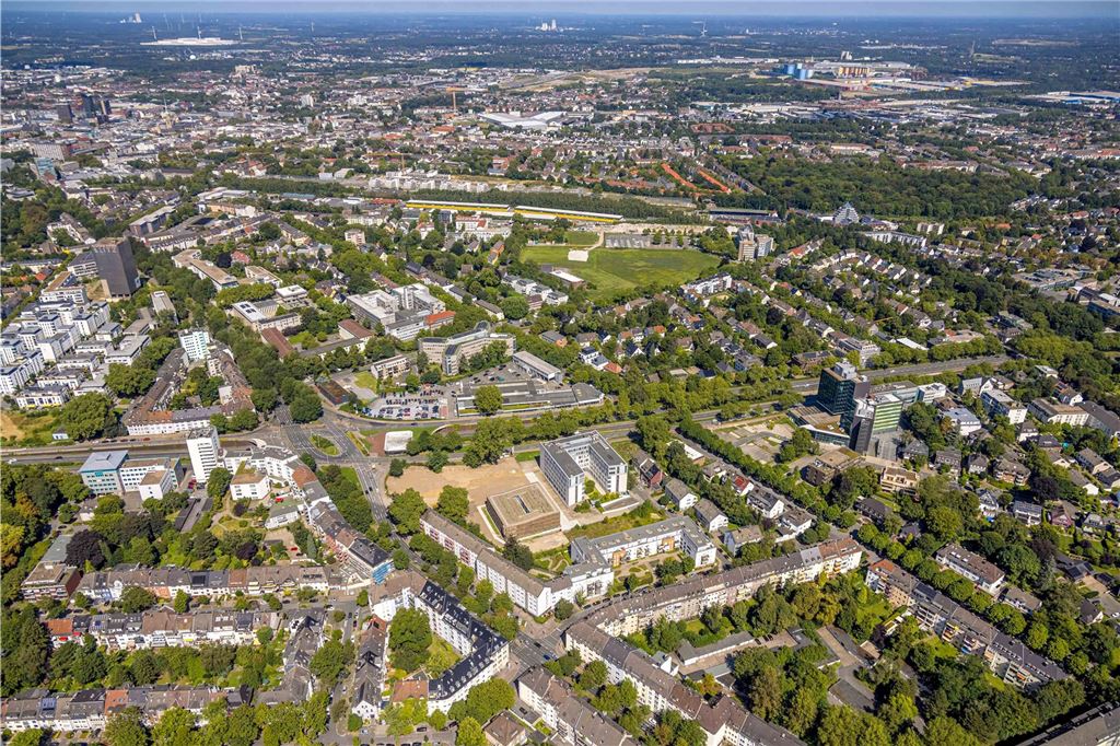 Luftbild, Kassenärztliche Vereinigung Westfalen-Lippe (KVWL) und Neubau KVWL Parkhaus, Volkswagen Zentrum Dortmund - Hülpert VZ GmbH, Dortmunder Stadtwerke Gebäude Hauptverwaltung Deggingstraße mit Wiesenfläche, Großmarkthallen, Wohngebiet mit Blick zur Dormunder City und Westfalenhütte, Westfalendamm, Dortmund, Ruhrgebiet, Nordrhein-Westfalen, Deutschland