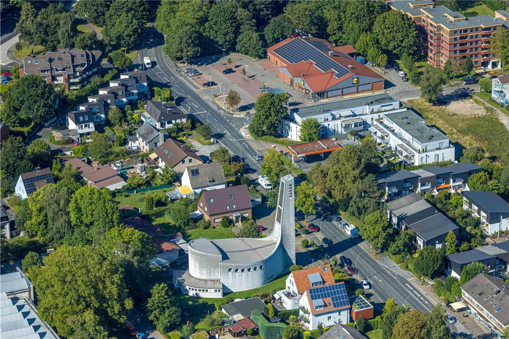 Luftbild, katholische Kirche Heilige Familie, Lidl Supermarkt an der Hagener Straße, Brünninghausen, Dortmund, Ruhrgebiet, Nordrhein-Westfalen, Deutschland