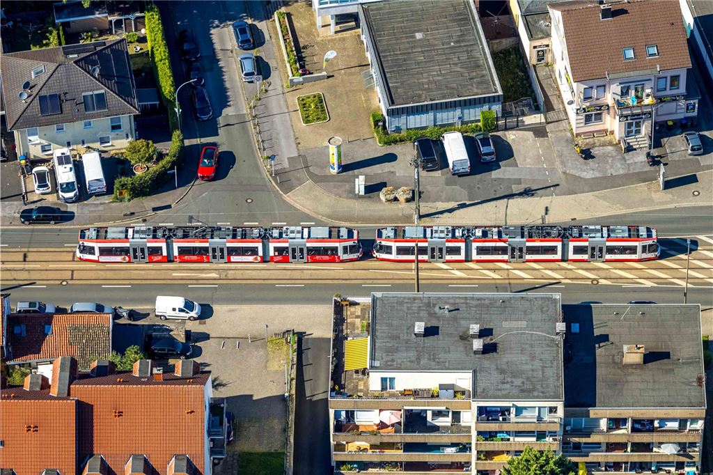Luftbild, Straßenbahn mit Haltestelle-Knappschaftskrankenhaus, Brackeler Hellweg, Brackel, Dortmund, Ruhrgebiet, Nordrhein-Westfalen, Deutschland
