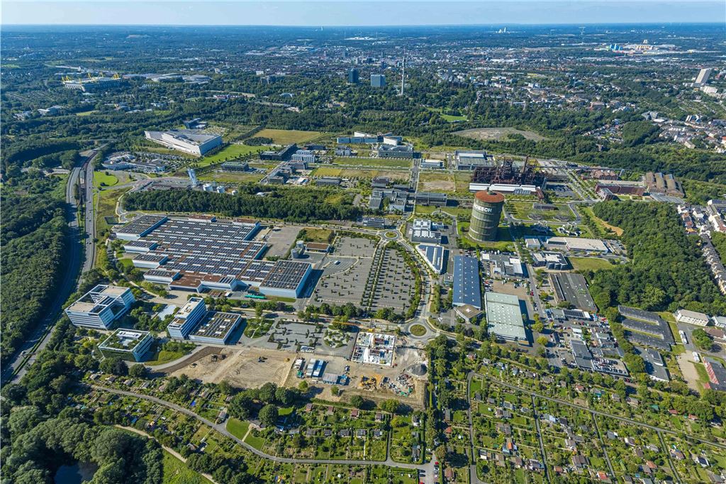 Luftbild, Technologiepark Gewerbegebiet Phoenix West, Gesamtansicht und Blick zum Westfalenpark mit Florianturm, Hörde, Dortmund, Ruhrgebiet, Nordrhein-Westfalen, Deutschland