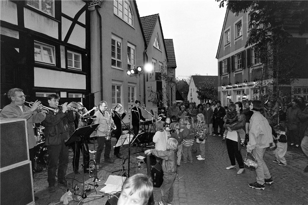 Maiwanderer in Lünen 1996 am Roggenmarkt.