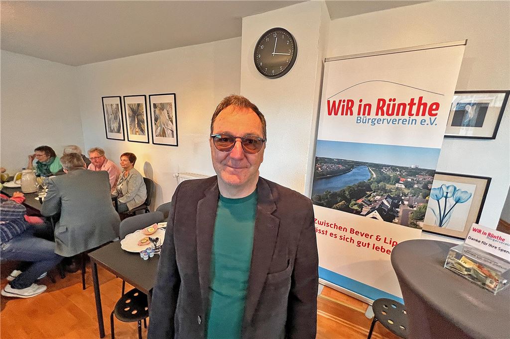 Neuer Treffpunkt für Vereine: Auch Privatleute können dort feiern Manuel Izdebski steht im neuen Raum des Bürgervereins "Wir in Rünthe".