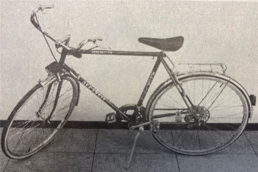 Ermittler hoffen auf Spur im Mordfall Marc Gutte Marc Guttes Fahrrad, ein sportliches Tourenrad der Marke Prophete, der Satteleinstellung nach noch „zum Reinwachsen“: Dieses Rad fanden die Ermittler einige Schritte von Marcs Leichnam entfernt im Maisfeld nahe des Induparks Unna.
