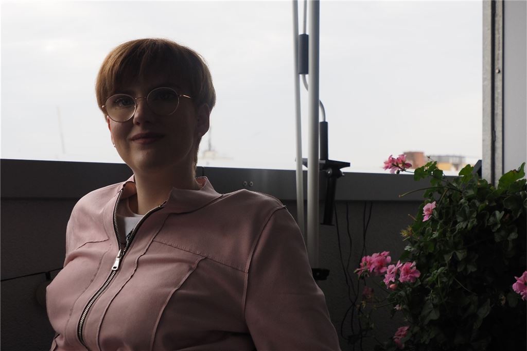 Menschen mit Behinderung im Arbeitsleben: "Sie sehen nur die Einschränkung" Marie Louise Wißmann wohnt in eigener Wohnung mit Balkon.