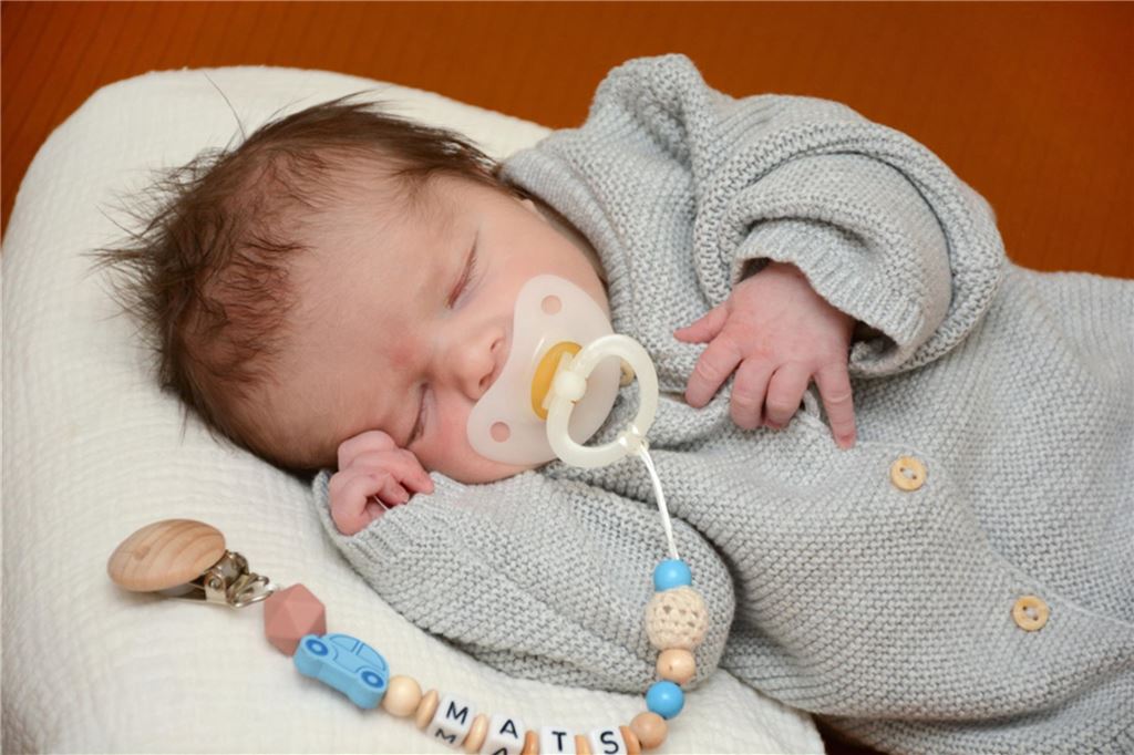 Mats ist am 20. September auf die Welt gekommen. Mama Denise freut sich über ihren kleinen Schatz.