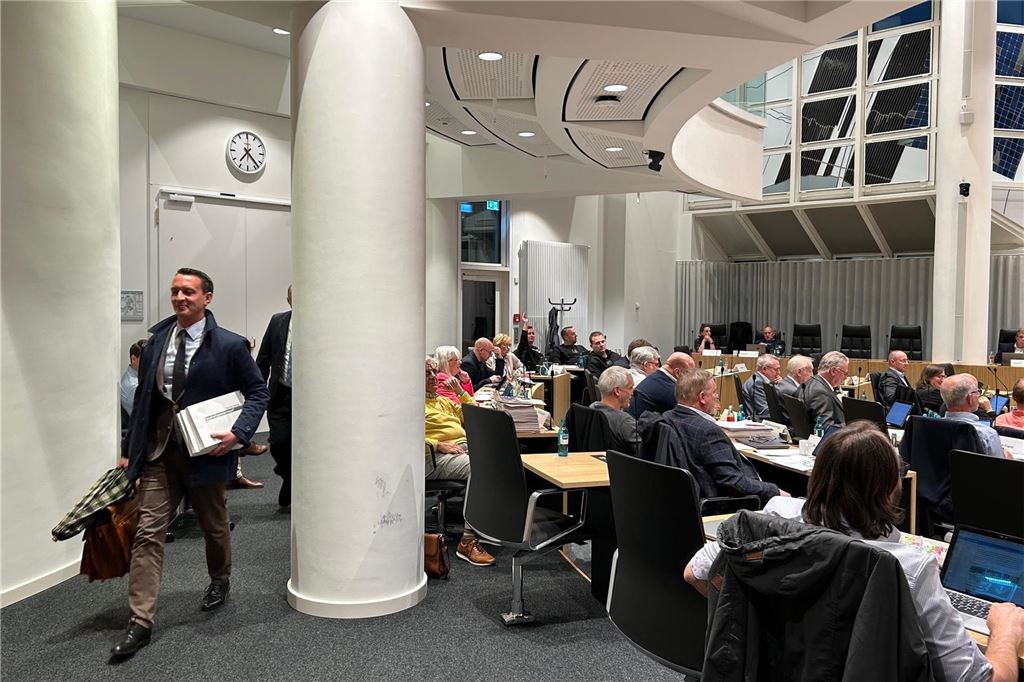 Kubitscheks Schüler: Wie Matthias Helferich zum „freundlichen Gesicht des NS“ wurde Matthias Helferich musste im Oktober nach dem dritten Ordnungsruf die Sitzung des Dortmunder Stadtrats verlassen. Unzufrieden wirkte er darüber nicht.