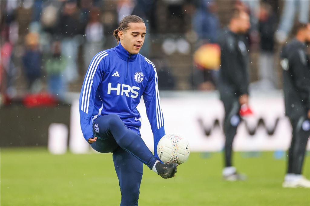 Für Regionalligist Schalke geht das Zittern weiter : Mauro Zalazar wurde nach einer Stunde in Paderborn ausgewechselt.