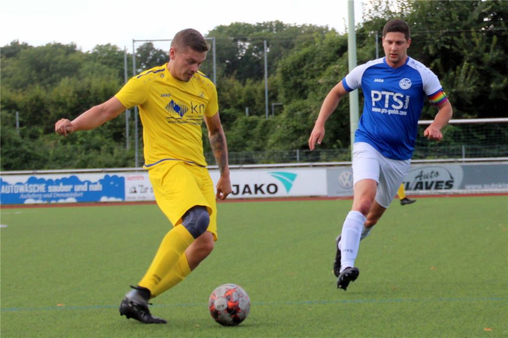 SV Herbern III geschockt: Michael Hönekop reißt sich die Achillessehne Michael Hönekop vom SV Herbern III am Ball.