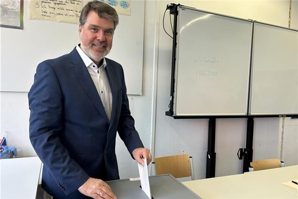 Gian Luca Fusillo (19): „Werde für Koalitionsvertrag stimmen“ Michael Thews hat bei der Bundestagswahl 2025 zum dritten Mal das Direktmandat gewonnen für den Wahlkreis Lünen-Selm-Werne-Hamm.