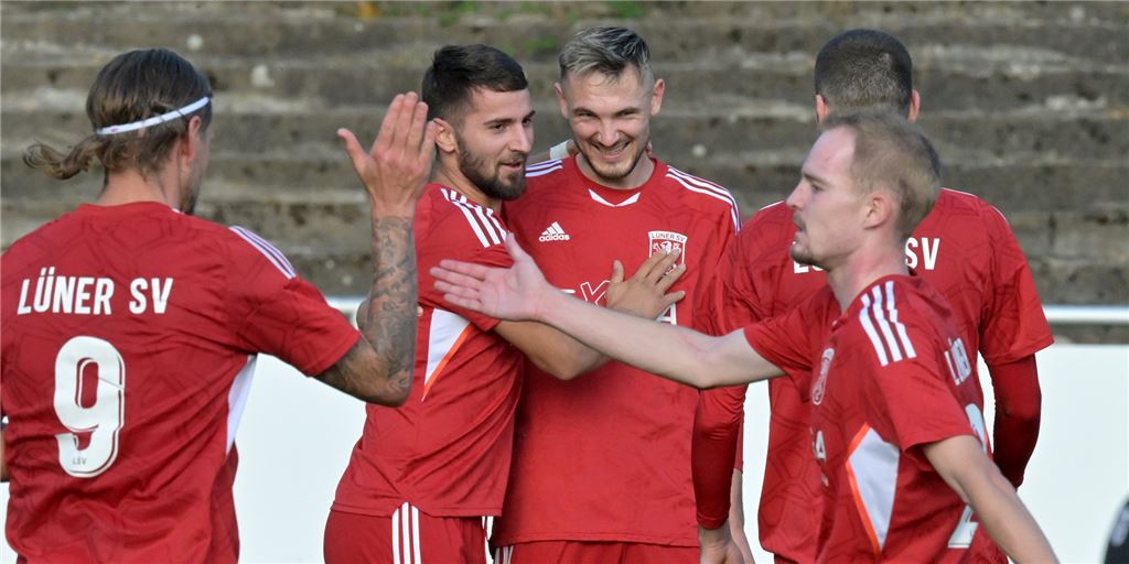 Lüner SV zerlegt die Hammer SpVg – Milan Sekulic trifft unter anderem per Traumtor Milan Sekulic (2.v.l.) war an beinahe allen gefährlichen Offensivaktionen des Lüner SV beteiligit.