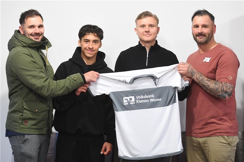 Zwei Kreisliga-Talente wechseln zum Werner SC in die Landesliga Zukünftiger Co-Trainer vom Werner SC Rene Harder mit den Neuzugängen Mirac Sahin, Julian Siegel und seinem Bruder und Headcoach Pascal Harder.