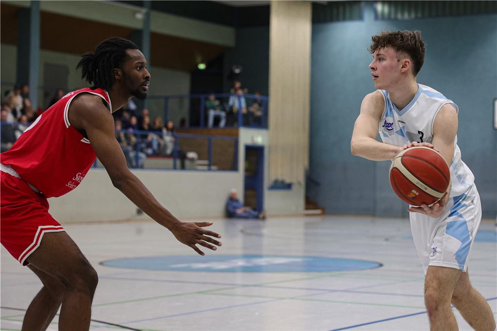 LippeBaskets Werne sichern mit Offensiv-Power den nächsten Heimsieg Jordan Most im Dribbling.