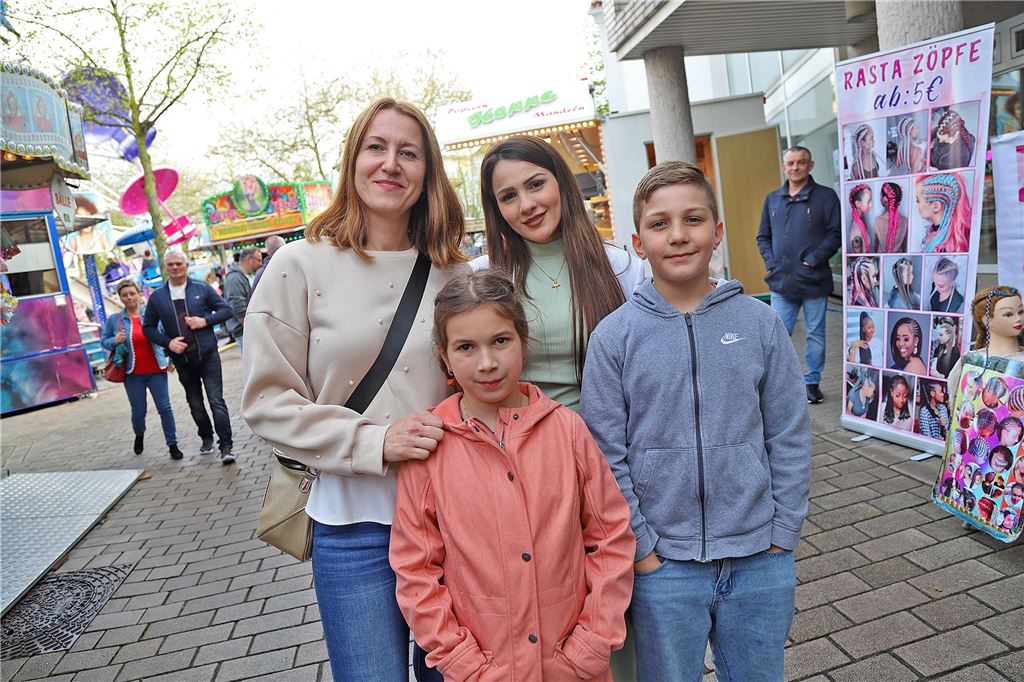 Eine Familie auf der Kirmes in Kamen.