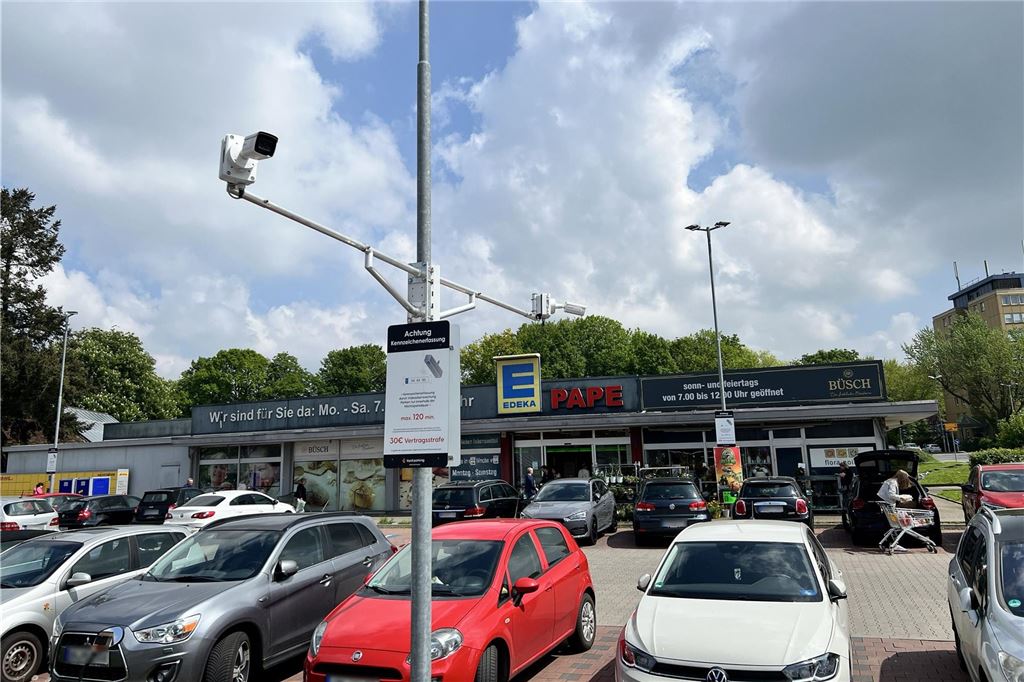 Falsche Parkzeiten: Kunde habe über 200 Minuten zu lange geparkt Mit einem Kamerasystem auf dem Parkplatz erfasst Loyal Parking die Kennzeichen von ein- und ausfahrenden Fahrzeugen.