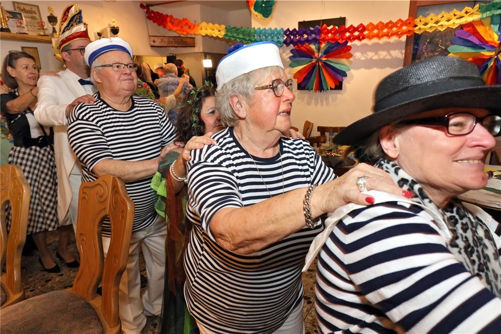 Dirk und Kerstin Poppke sind das erste Prinzenpaar in Methler Mit einer Polonaise feierten die Karnevalisten ihr neues Prinzenpaar.