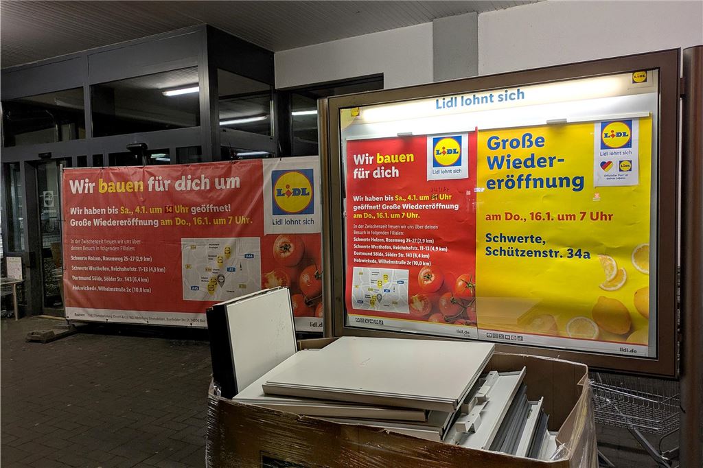 Lidl-Markt wegen Umbau geschlossen: Wiedereröffnung am 16. Januar Transparente kündigen die Wiedereröffnung des Lidl-Markts an der Schützenstraße in Schwerte an.