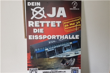 Mit Plakaten wie diesen warb „Unna braucht Eis“ für den Bürgerentscheid. Wer eines als Souvenir haben möchte, ist zum Spenden eingeladen.