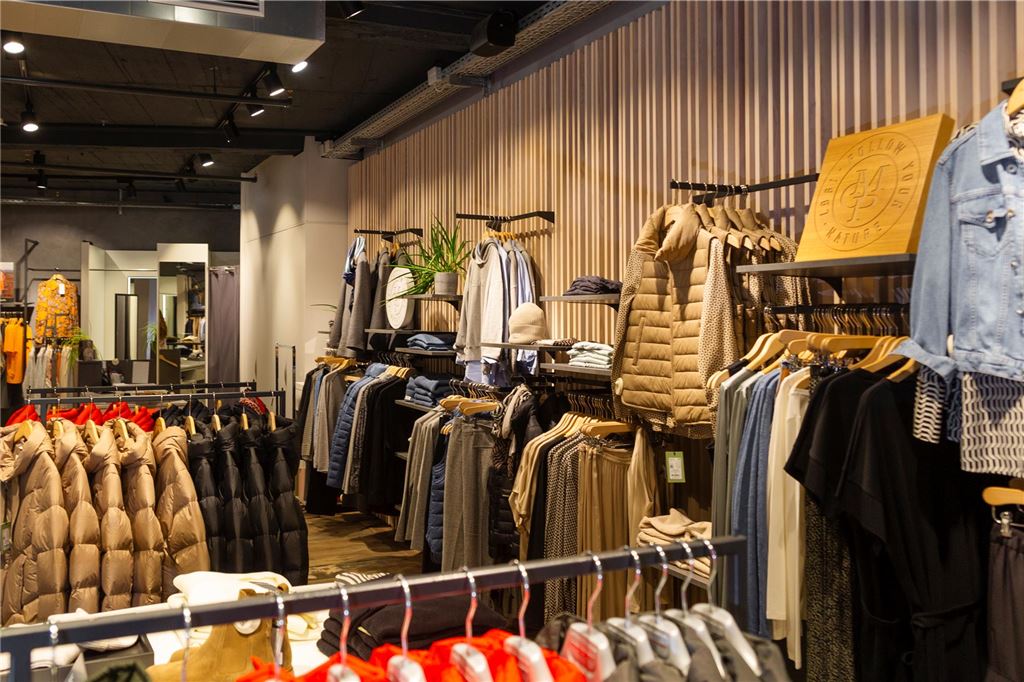 Modern fit für die Zukunft Modehaus Schnückel Unna neue Visitenkarte Herren-Abteilung im Modehaus Schnückel in Unna