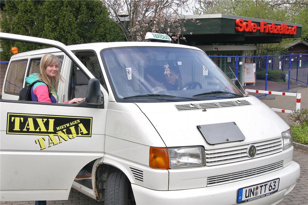 Grundidee liegt im Teilen: Das Auto als öffentliches Verkehrsmittel Modelle, mit denen die Lücke zwischen dem regelmäßigen Linienverkehr der Busse und der teureren Taxifahrt geschlossen werden kann, hat es in Unna und Umgebung immer wieder gegeben. Was früher als Taxibus oder Anruf-Sammel-Taxi auf die Straße geschickt wurde, könnte bald „On Demand Ridepooling“ heißen.