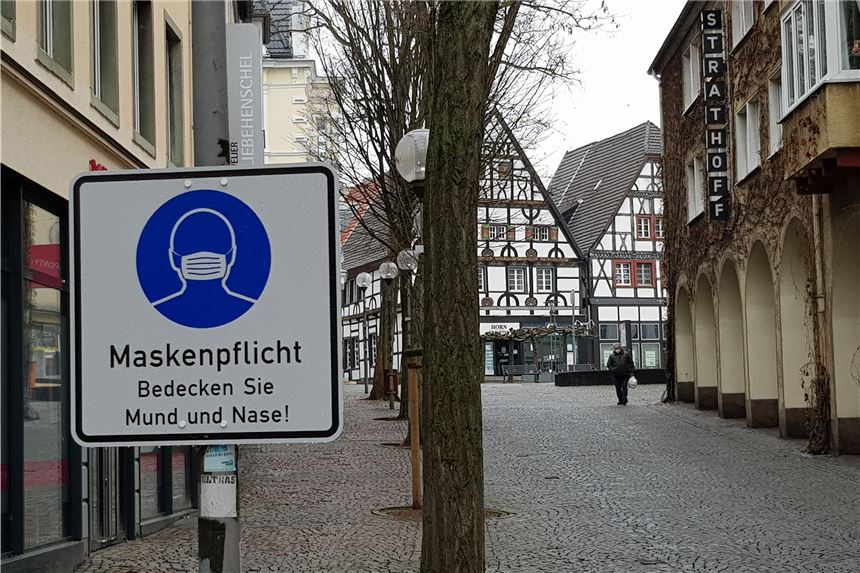 Corona-Zahlen in Unna stagnieren vor Start von „Click & Meet“ Möglicherweise wird Unnas Fußgängerzone in „Click & Meet“-Zeiten nicht so leer bleiben. Dann ist es besonders wichtig, Abstands- und Hygieneregeln wie die Maskenpflicht einzuhalten.