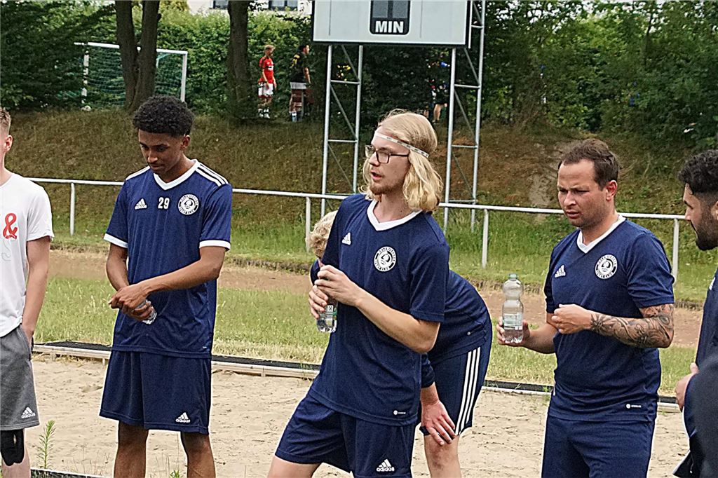 Holzwickeder SC verliert Defensivspieler Moritz Keil im Sommer Moritz Keil hört einer Traineransprache zu.