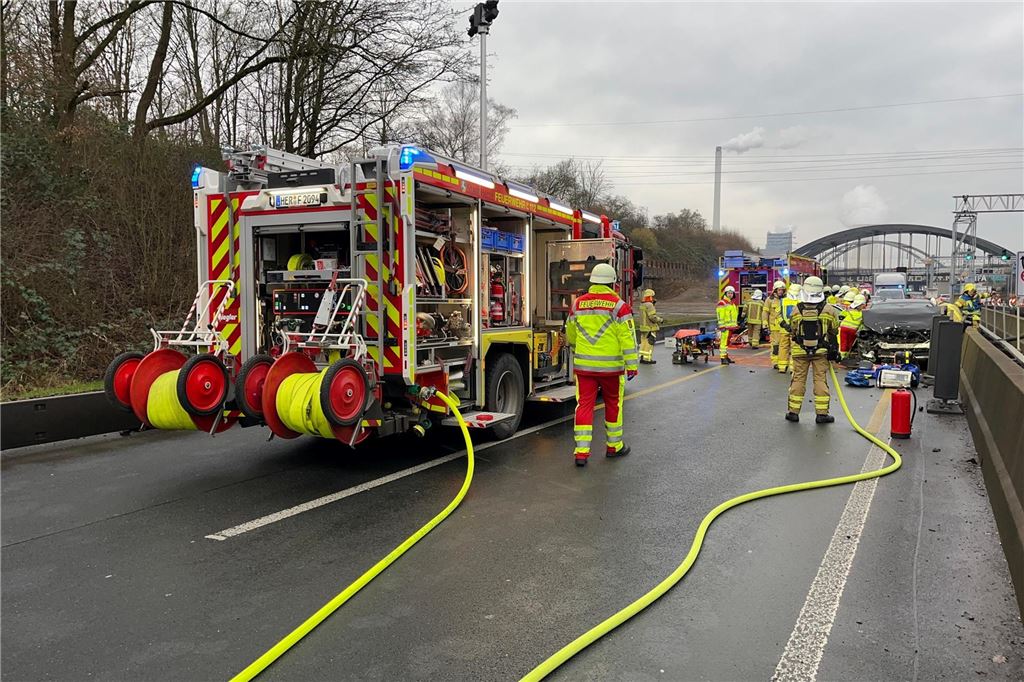 A43: Schwerer Unfall mit drei Verletzten, Rückstau bis Recklinghausen Unfall mit drei Verletzten auf der A43 bei Herne